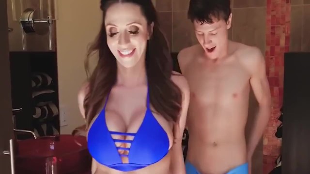 Сисястая брюнетка у бассейна занимается сексом с молодым парнем